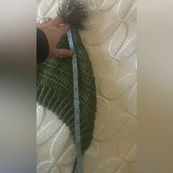 The very sweetest and gorgeously hand knit crocheted winter hat. Like new! - Picture 9 of 10